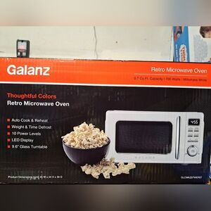 Brand New Galanz Retro 0.7 CU. FT. Microwave Oven in White
